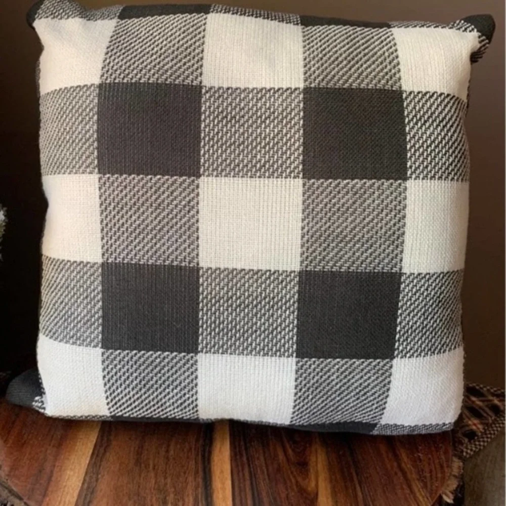 NEW Target Bullseyes CABIN RULES Decorative Throw Pillow, WINTER HOLIDAY DECOR